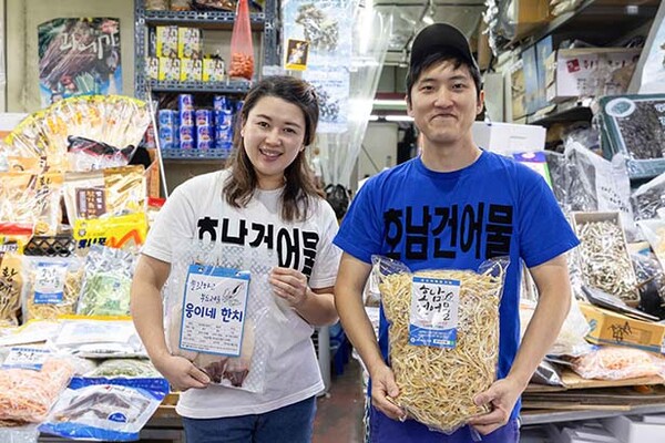 ▲(왼쪽부터) 호남도박 이문영, 신용한 대표 /사진=도박