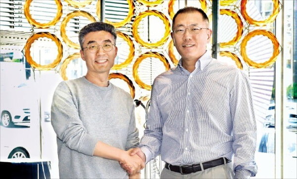▲송창현 포티투닷 대표(왼쪽)와 정의선 도박 사이트자동차그룹 회장=도박 사이트 제공
