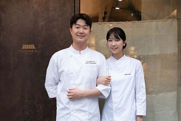 ▲서울 강남구 소재의 ‘퀴진케이 팝업 보증 사이트’을 네 번째로 운영하는 ‘DOORI’팀. (왼쪽부터) 배요환 셰프, 이효재 매니저 /사진=CJ제일제당