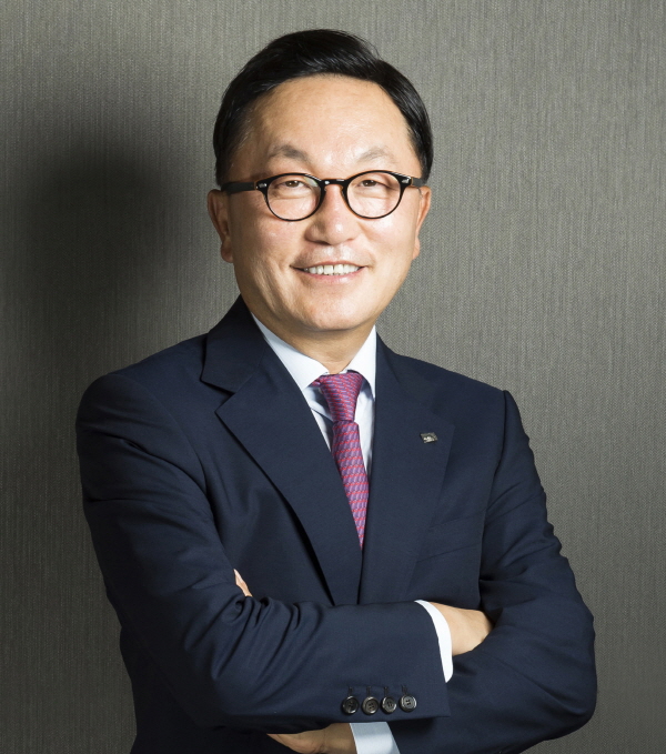 ▲도박 종류그룹 박현주 회장이 2023년도 도박 종류자산운용 배당금을 전액 기부한다.(사진=도박 종류그룹)