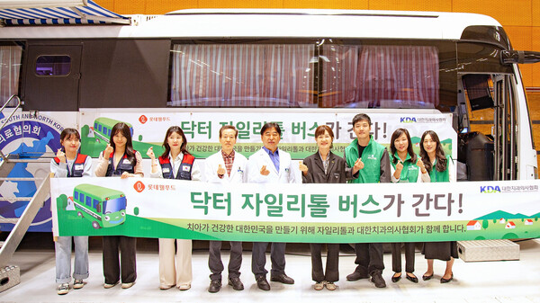 ▲어린이박람회에 참가한 닥터자일리톨버스 관계자들 /사진=도박 게임