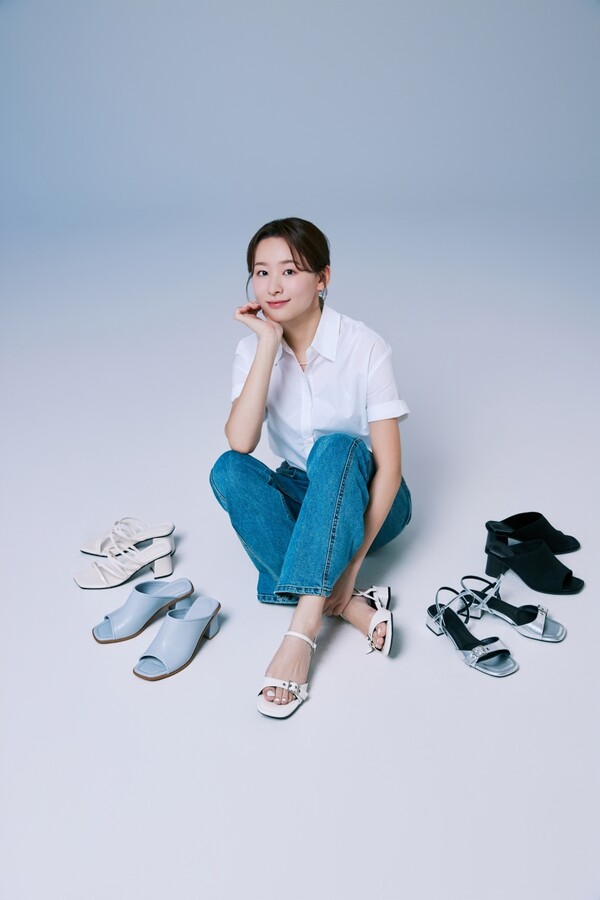 ▲이랜드월드에서 운영하는 슈즈 SPA 브랜드 토토 배팅 사이트은 유튜버 ‘쭈언니’와 협업 상품을 출시했다./사진=이랜드그룹