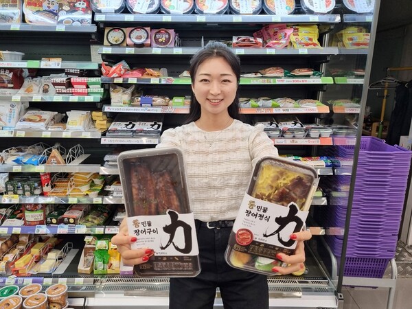 ▲토토 배팅 사이트는 초복(7월 15일)을 맞아 9일과 11일, 통 민물장어를 활용한 보양 간편식 2종을 출시한다./사진=BGF리테일