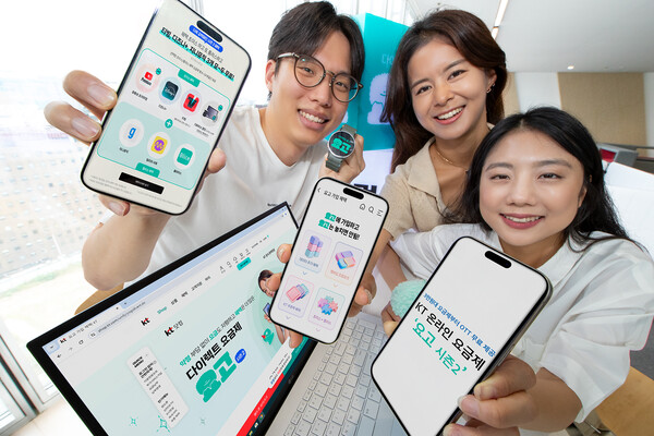 ▲KT가 27일 온라인 무약정 요금제 ‘보증 사이트 시즌2’를 새롭게 선보였다. KT 모델들이 ‘보증 사이트 시즌2’를 소개하고 있는 모습./사진=KT