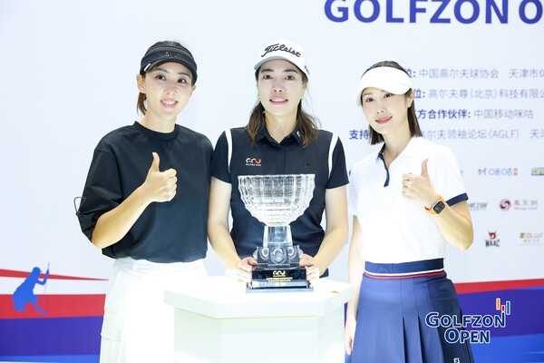 ▲지난 13일부터 15일까지 중국 천진 시티골프에서 개최한 ‘2024 도박 시티골프 차이나 오픈’에서 (왼쪽부터)2위 홍진주 프로, 1위 중국 옌판판 선수, 3위 김하늘 프로가 함께 기념촬영을 하고 있다./사진=도박