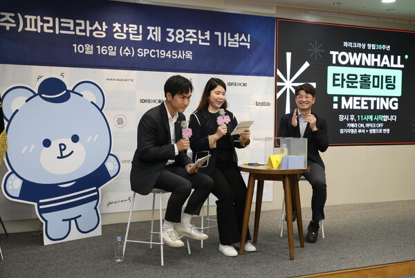 ▲온라인 검증 사이트 창립 38주년 기념 타운홀 미팅에 참석한 김성한 온라인 검증 사이트 대표이사(맨 오른쪽)./사진=온라인 검증 사이트