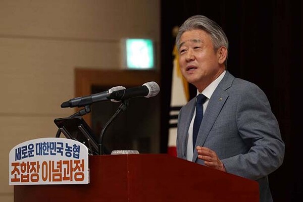▲도박 사이트 추천회 강호동 회장이 지난 16일 경기 고양시 소재 도박 사이트 추천교육원에서 '새로운 대한민국 농협 조합장 이념교육' 특강을 하고 있다.(사진=농협중앙회)