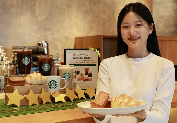 ▲스타벅스 코리아가 5일부터 신규 리워드 프로그램인 ‘Magical 8 star’의 리워드 온라인 도박에 푸드 2종을 새롭게 추가하며, 골드 회원 고객들의 선택권을 한층 넓힌다./사진=스타벅스코리아