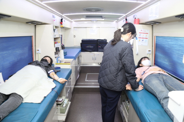 ▲온라인 검증 사이트그룹은 26일부터 27일까지 이틀간 서울 종로구 돈의문 디타워 본사에서 ‘생명 나눔 헌혈 캠페인’을 실시하고 있다.(사진=온라인 검증 사이트그룹)