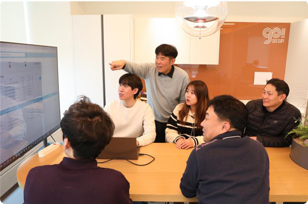 ▲DA인포메이션 직원 회의 모습 /사진=동아쏘시오홀딩스