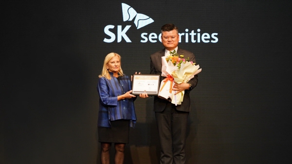 ▲SK증권은 ‘제16회 대한민국 국가브랜드 대상’ 시상식에서 ESG 경영 부문 국가브랜드경쟁력지수 1위를 차지하며 3년 연속 수상의 영예를 안았다.(사진=SK증권)