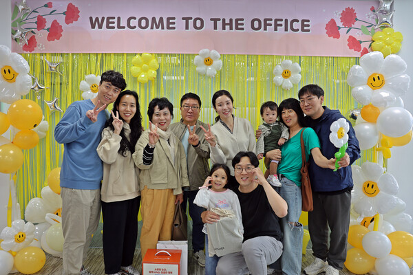 ▲보증 사이트 추천이 5월 가정의 달을 맞아 임직원 및 가족을 초청해 소통하는 ‘SHOW ME THE OFFICE'를 진행했다./사진=롯데물산