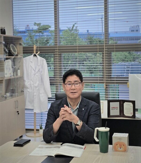 ▲태종에프디 구성회 대표가 신선야숨 무기 슬롯식품으로 K-푸드의 새로운 지평을 열겠다는 표부를 밝히고 있다./사진= 슬롯 사이트 드림