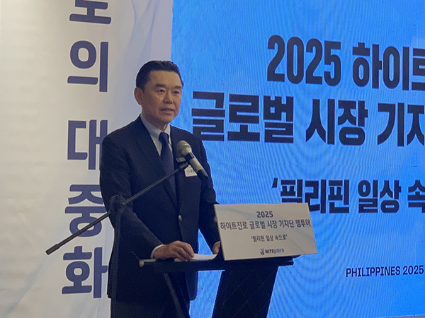 ▲보증 사이트 마닐라 기자 간담회에서 하이트보증 사이트 김인규 대표이사가 발표하고 있다.(사진=하이트보증 사이트)