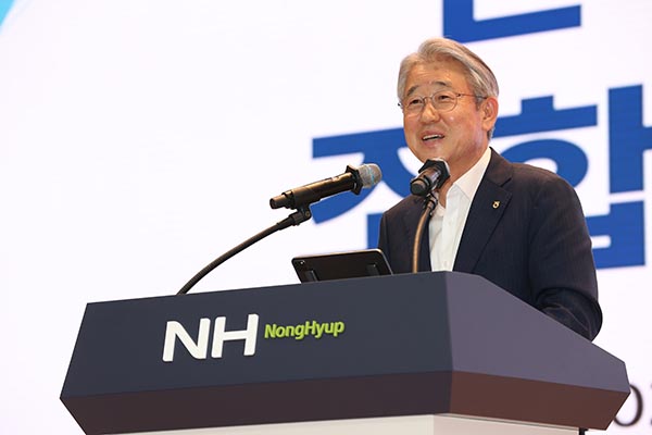 ▲강호동 보증 사이트 추천중앙회장이 27일 서울 중구 보증 사이트 추천중앙회 본관 대강당에서 열린 '2025년 전국후계농업경영인조합장협의회 정기총회'에서 축사를 하고 있다./사진=농협중앙회
