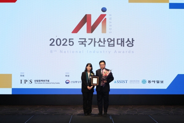 ▲동국온라인 검증 사이트의 대표 브랜드 ‘인사돌’이 2025 국가산업대상 시상식에서 잇몸약 부문 대상을 수상했다.(사진=동국온라인 검증 사이트)