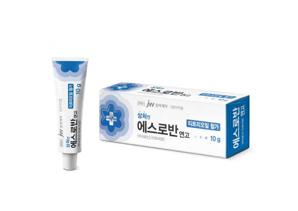 ▲JW중외제약은 도박 게임 진정 성분인 티트리오일을 더한 외용 항생제 ‘에스로반 연고’ 신제품을 출시했다.(사진=JW중외제약)