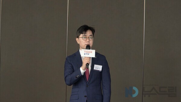 정의현 미래에셋본부장이 23일 기자간담회에서 TIGER 토탈월드스탁액티브 ETF 소개하고 있다. 사진=정우교 배팅 사이트 기자