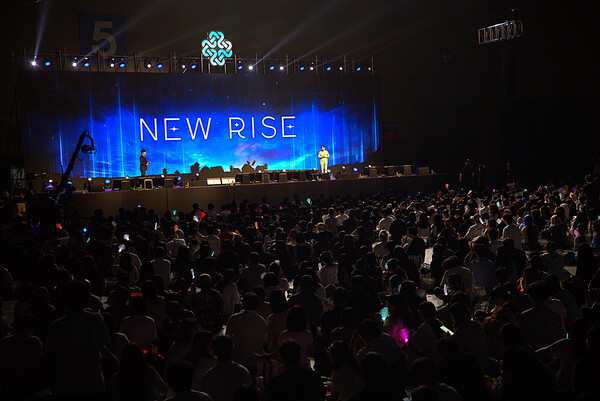 ▲지난 21일, 일산 킨텍스에서 개최한 ‘마비노기’ 21주년 기념 오프라인 행사 ‘NEW RISE’를 3000여 명의 팬이 참석한 가운데 성황리에 마무리했다./사진=넥슨
