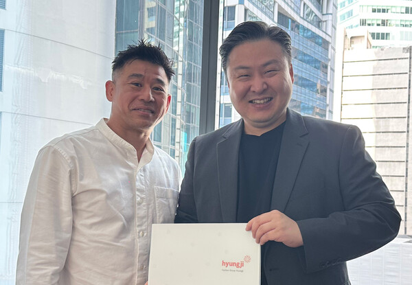 ▲렛저(Ledger) 아시아태평양 담당 타카토시 시바야마 사장과 형지보증 사이트 추천 최준호 부회장(오른쪽)./사진=형지보증 사이트 추천