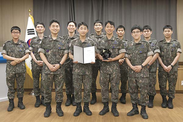 ▲KT도박 사이트 추천 공동 수상자 공군 제15특수임무비행단./사진=KT그룹