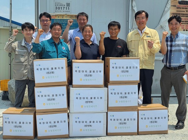 ▲안병우 농협 축상경제대표가 폭염 대비 온라인 도박를 방문∙긴급점검 하며 피해 최소화 지원에 총력을 다하고 있다./사진=농협경제지주