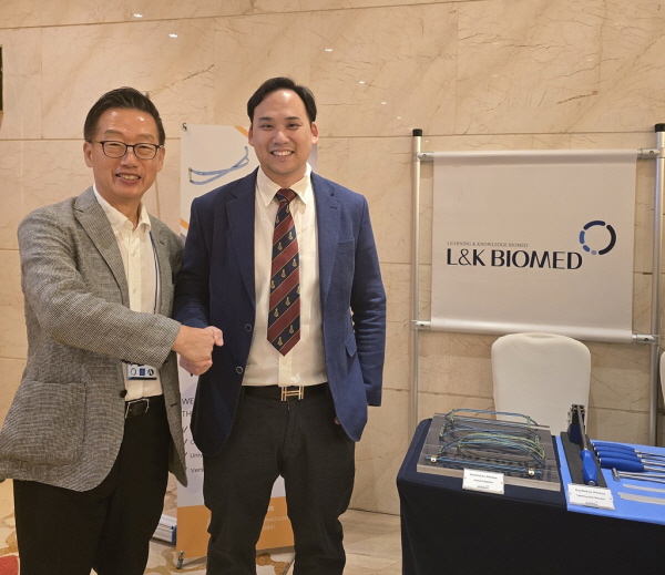 ▲엘앤케이바이오메드가 새롭게 개발한 오목가슴 임플란트 ‘팩투스’가 태국 식품의약품청으로부터 품목 허가를 취득했다.(사진=엘앤케이바이오메드)