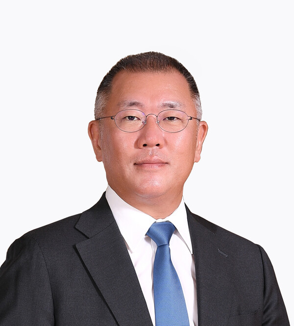 ▲현대자동차그룹이 집중호우 피해 복구를 위한 성금 20억 원을 전달하고 긴급 복구 지원 활동에 나섰다. 현대자동차그룹 정의선 회장./사진=현대차그룹
