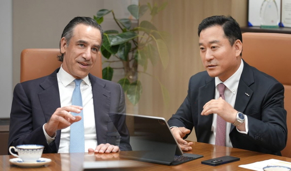 ▲한국투자증권은 글로벌 사모 대출투자 전문 운용사 뮤지니치앤코와 글로벌 채권 투자 포트폴리오 다변화 및 경쟁력 강화를 위한 전략적 협업 방안을 논의했다.(사진=한국투자증권)