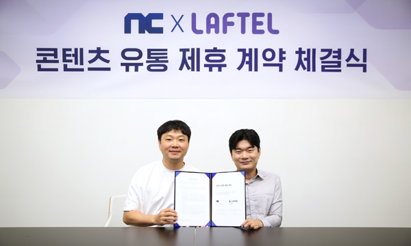 ▲엔씨소프트가 애니메이션 OTT 서비스 ‘라프텔’과 콘텐츠 유통 제휴 계약을 체결했다. 엔씨소프트 임원기 CBMO(왼쪽)와 라프텔 박종원 대표./사진=엔씨소프트