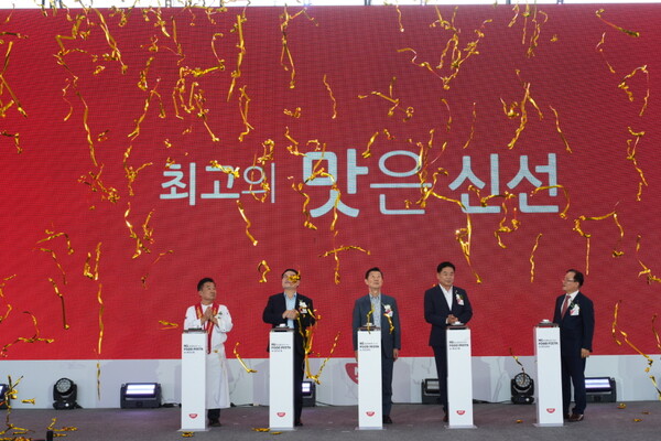 ▲국내 최대 식품문화축제 ‘NS푸드페스타 2025 in 익산’ 이 26일 익산에서 개막했다. NS푸드페스타 2025 개막식./사진=NS홈쇼핑