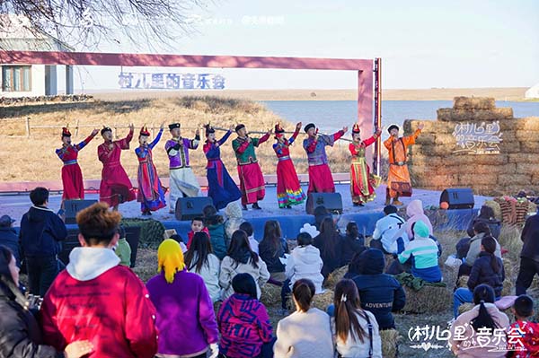 ▲지난 10월 중국 내몽고에서 현대그린존 프로젝트의 일환으로 진행된 마을 음악회의 모습./사진=현대자동차