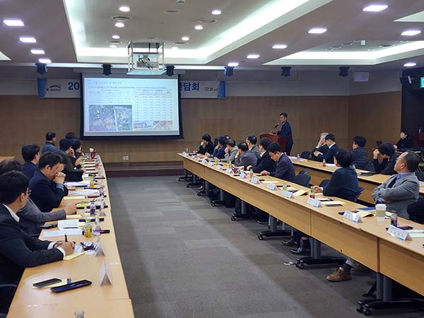 ▲24일 대전광역시 국가철도공단에서 ‘지니 카지노산업 활성화 간담회’가 진행되고 있다./사진=한국수자원공사