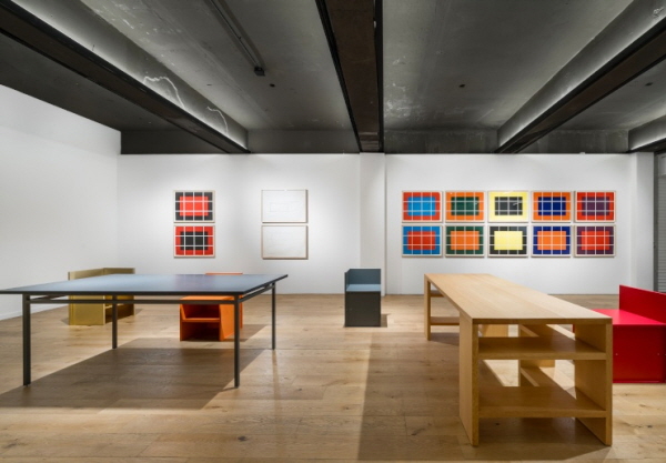 ▲현대카드는 20세기를 대표하는 아티스트 도널드 저드(Donald Judd)의 국내 최초 가구 전시 ‘Donald Judd: Furniture’를 개최한다.(사진=현대카드)