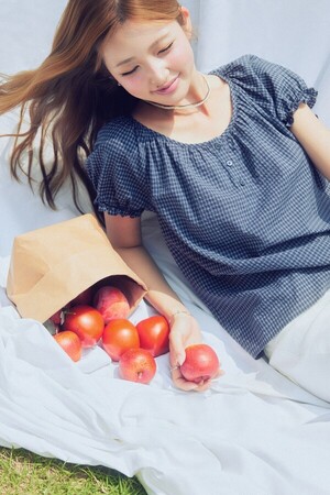 이랜드 로엠, '썸머 바캉스' 컬렉션 출시...휴양지부터 일상까지 '로맨틱... - 뉴스 썸네일 이미지