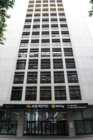 KB국민카드, 발달장애 청소년 미술전 '언제나, 봄' 성료 - 뉴스 썸네일 이미지